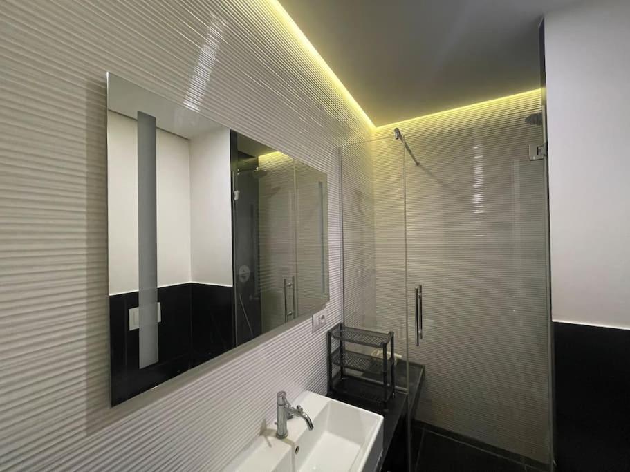 Cozy Apartment Near The Colosseum Rome Buitenkant foto